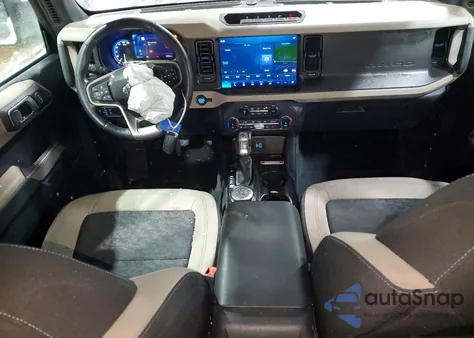 2022 Ford Bronco Base z USA, uszkodzony, nr VIN 1FMEE5DP0NLB06459